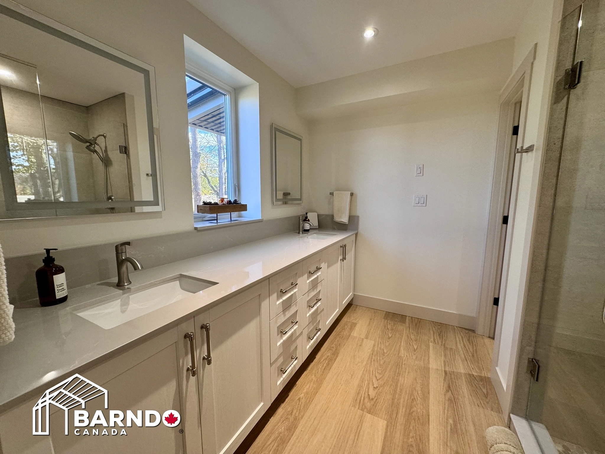 Barndominium dining area with vaulted ceilings